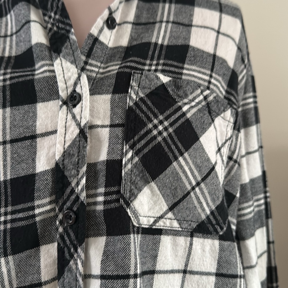 GAP black & white 100% cotton flannel button up in size Large - Picture 2 of 9